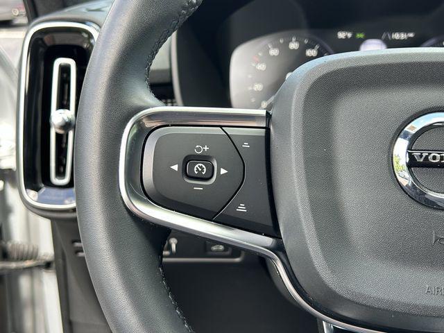 2022 Volvo XC40 T5 R-Design