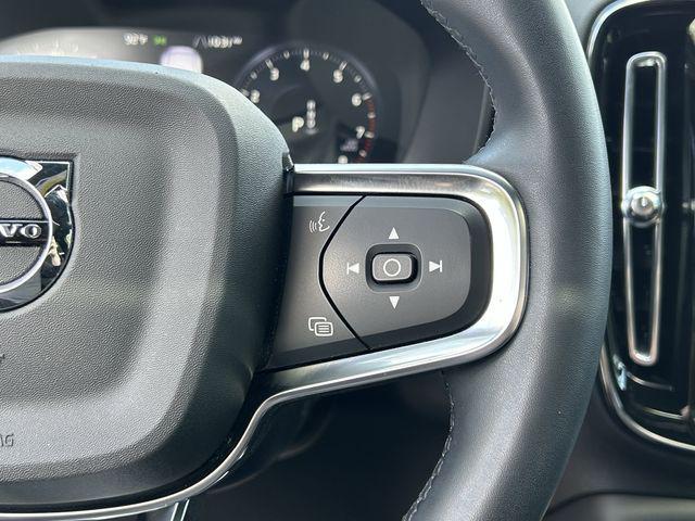 2022 Volvo XC40 T5 R-Design