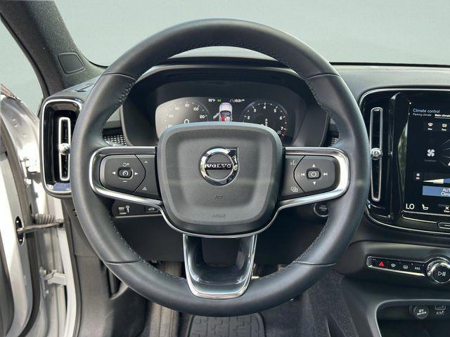 2022 Volvo XC40 T5 R-Design