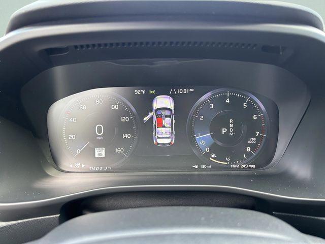 2022 Volvo XC40 T5 R-Design