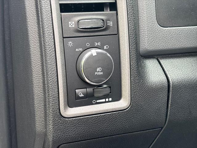 2017 Ram 1500 Express Quad Cab 4x4 6'4" Box