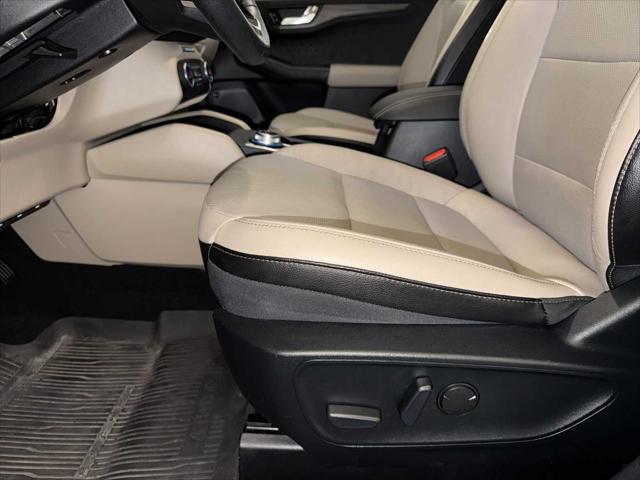 2020 Ford Escape Titanium Hybrid