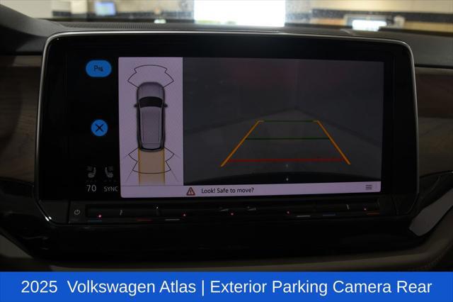 2025 Volkswagen Atlas 2.0T SE w/Technology