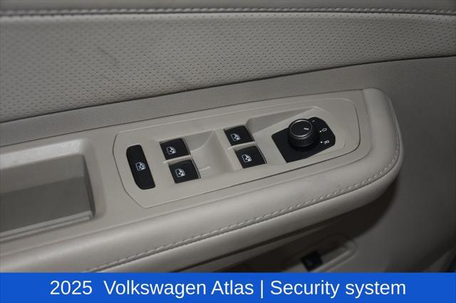 2025 Volkswagen Atlas 2.0T SE w/Technology