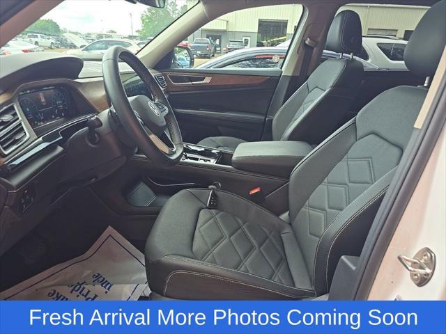 2025 Volkswagen Atlas 2.0T SE w/Technology