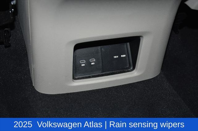 2025 Volkswagen Atlas 2.0T SE w/Technology