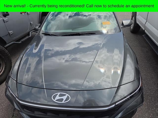 2024 Hyundai Elantra SE