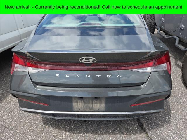 2024 Hyundai Elantra SE