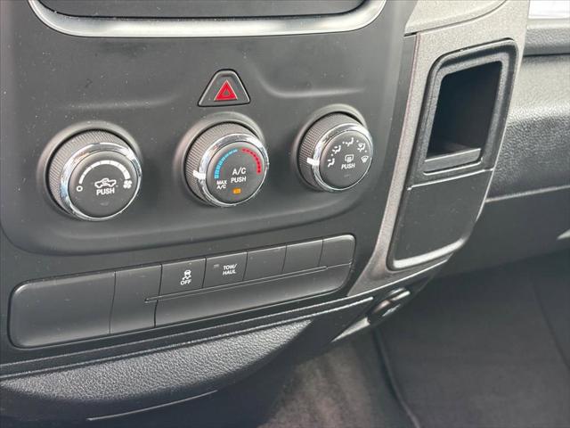 2017 Ram 1500 Express Crew Cab 4x2 5'7" Box