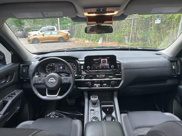 2023 Nissan Pathfinder SV 4WD