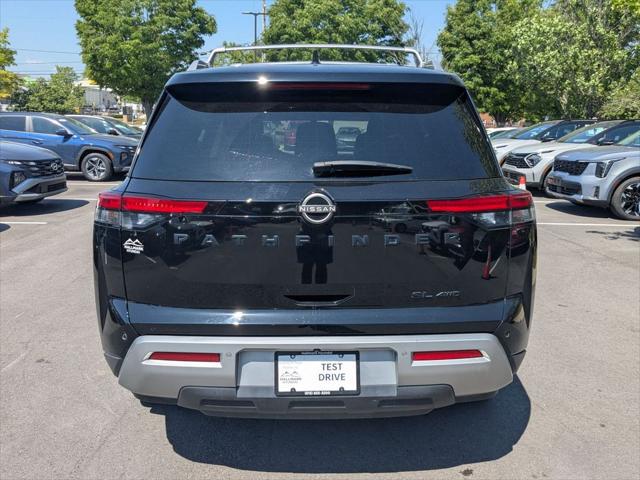 2023 Nissan Pathfinder SL 4WD