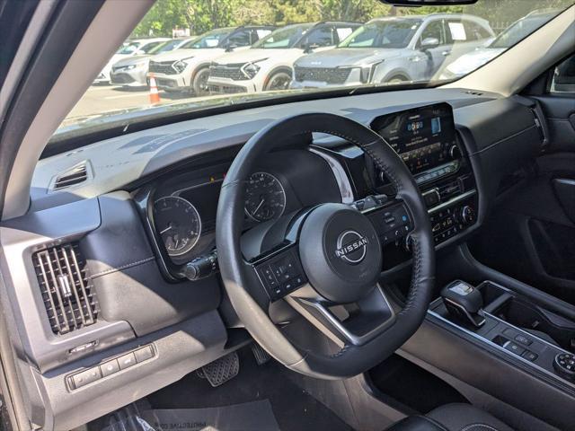 2023 Nissan Pathfinder SL 4WD