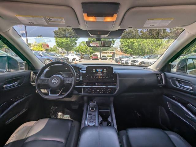 2023 Nissan Pathfinder SL 4WD