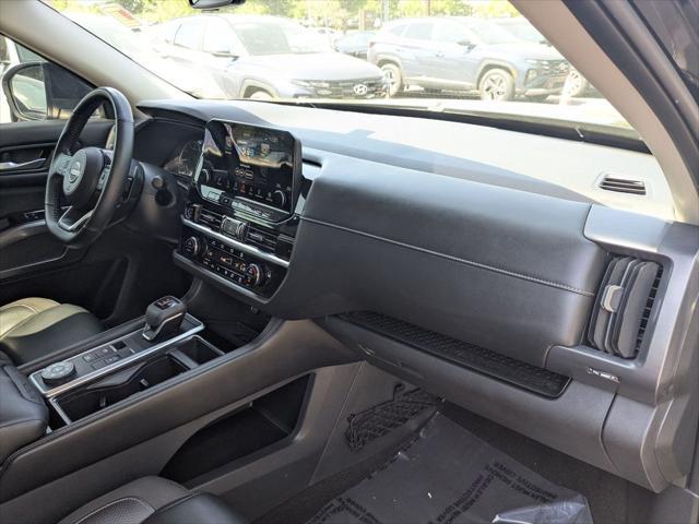 2023 Nissan Pathfinder SL 4WD