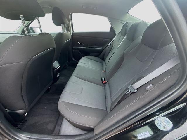 2025 Hyundai Elantra SE