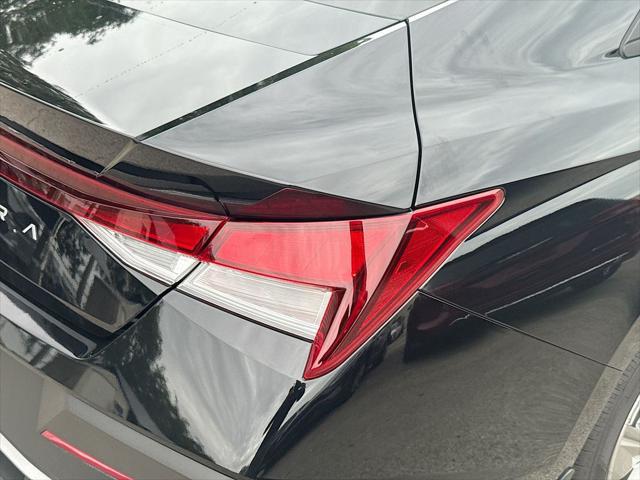 2025 Hyundai Elantra SE
