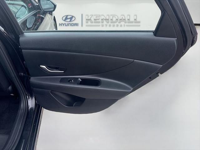 2025 Hyundai Elantra SE