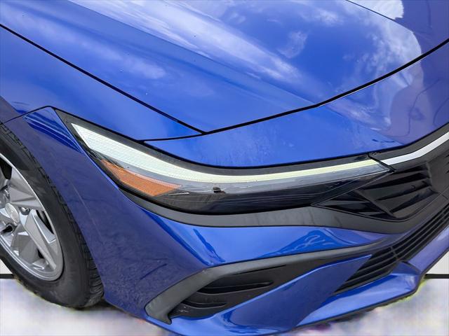 2024 Hyundai Elantra SE