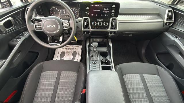 2023 Kia Sorento LX