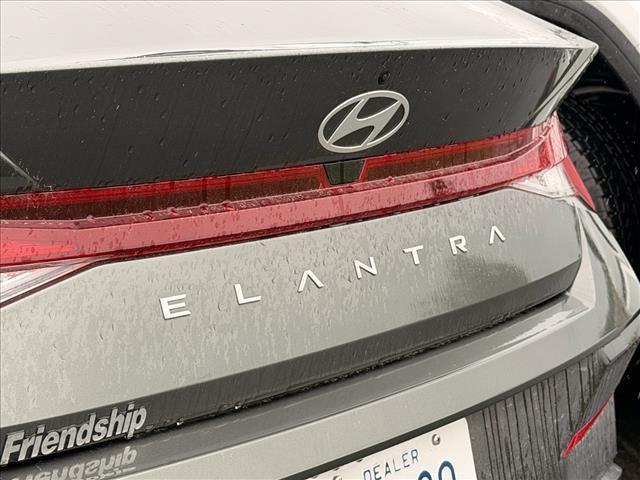 2025 Hyundai Elantra SE