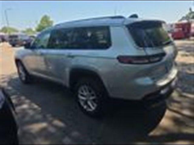 2022 Jeep Grand Cherokee L Laredo 4x4
