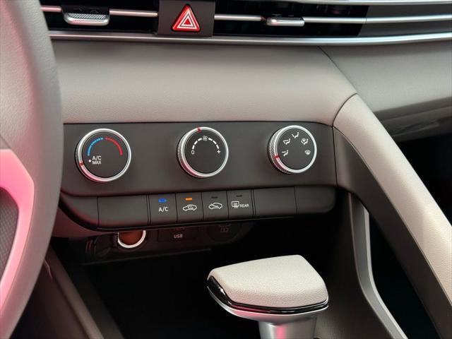 2025 Hyundai Elantra SE