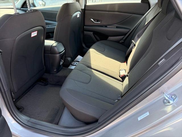 2025 Hyundai Elantra SE