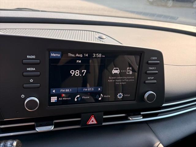 2025 Hyundai Elantra SE