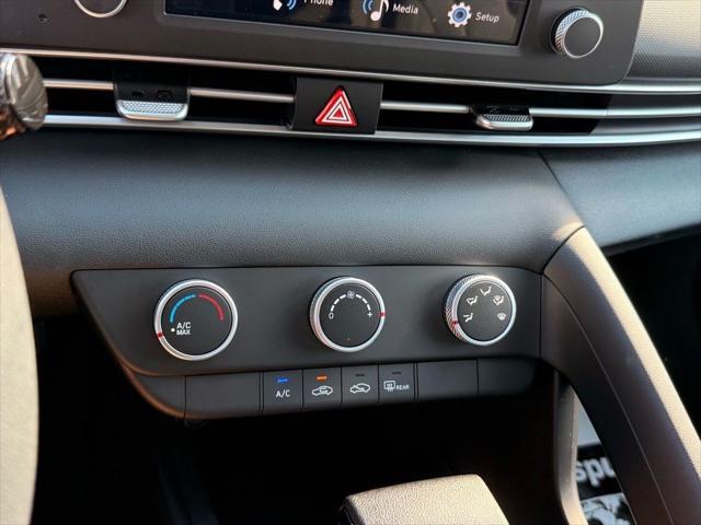 2025 Hyundai Elantra SE