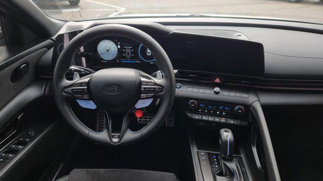 2025 Hyundai Elantra Base
