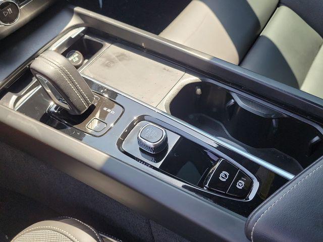 2022 Volvo XC60 Recharge T8 R-Design