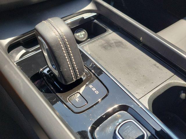 2022 Volvo XC60 Recharge T8 R-Design