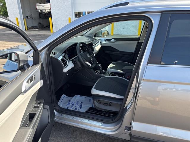 2025 Volkswagen Taos 1.5T SE