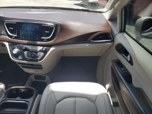 2017 Chrysler Pacifica Touring-L
