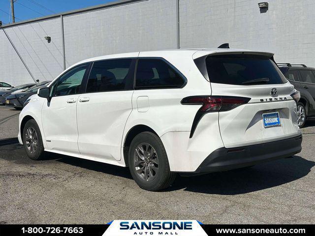 2021 Toyota Sienna LE