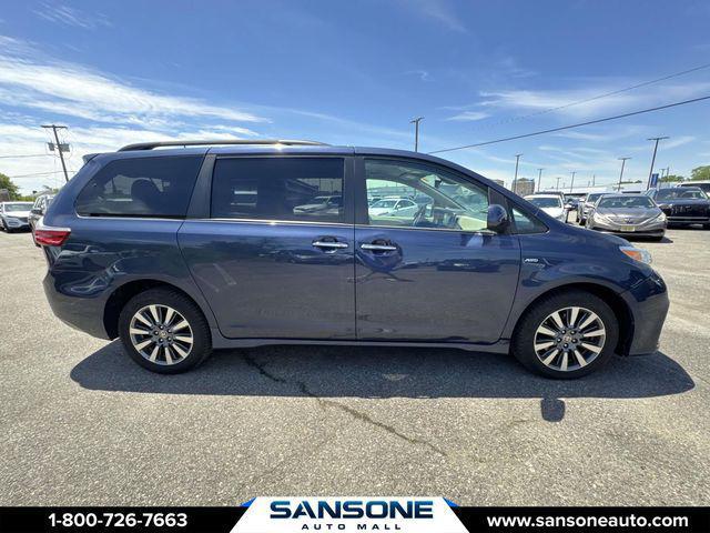 2020 Toyota Sienna LE