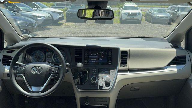 2020 Toyota Sienna LE