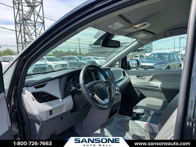 2020 Toyota Sienna LE