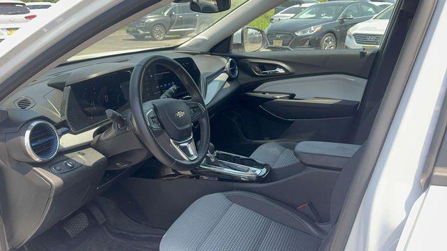 2025 Chevrolet Trax FWD LT