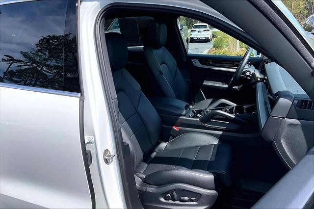 2025 Porsche Cayenne AWD