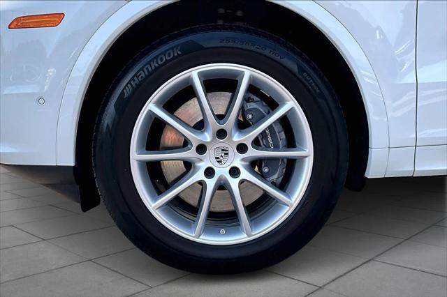 2025 Porsche Cayenne AWD