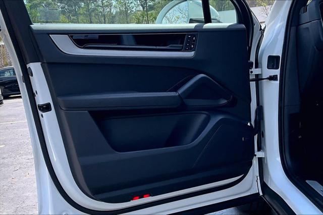 2025 Porsche Cayenne AWD