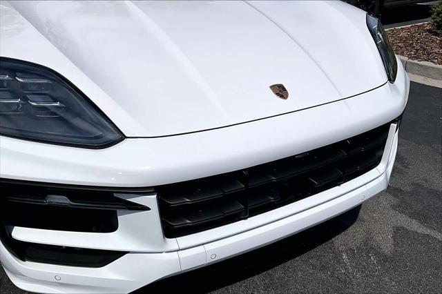 2025 Porsche Cayenne AWD