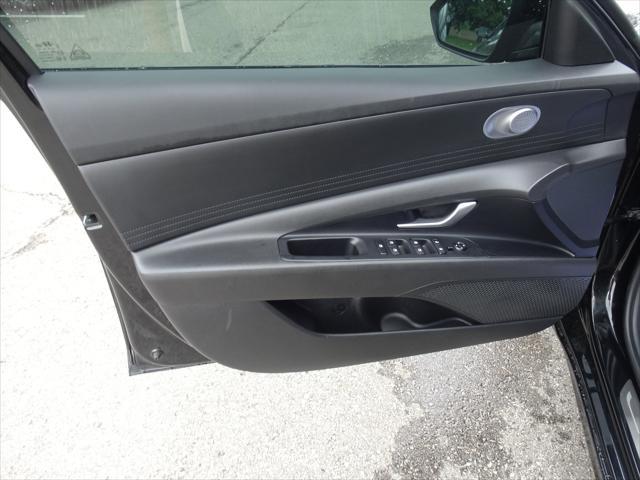 2024 Hyundai Elantra SE