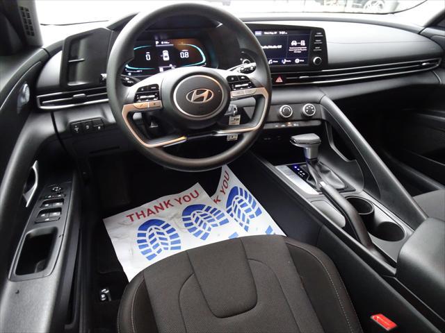 2024 Hyundai Elantra SE