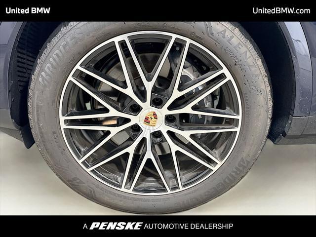 2025 Porsche Cayenne Base