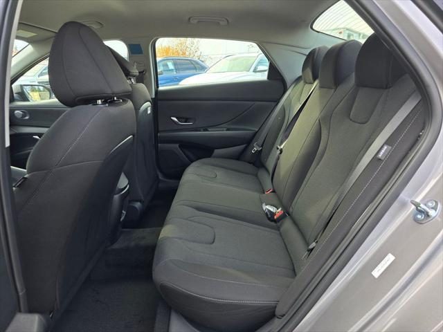 2025 Hyundai Elantra SE