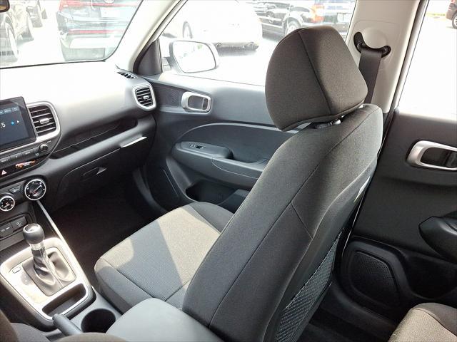 2025 Hyundai Venue SE