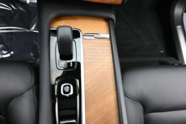 2024 Volvo XC90 Recharge T8 Plus 6-Seater