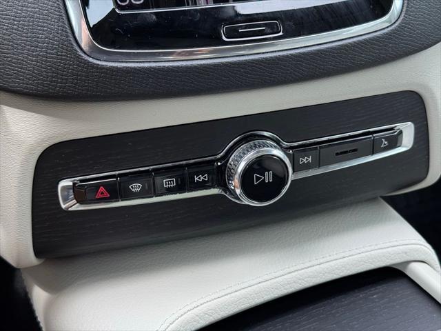 2020 Volvo XC90 T5 Momentum 7 Passenger